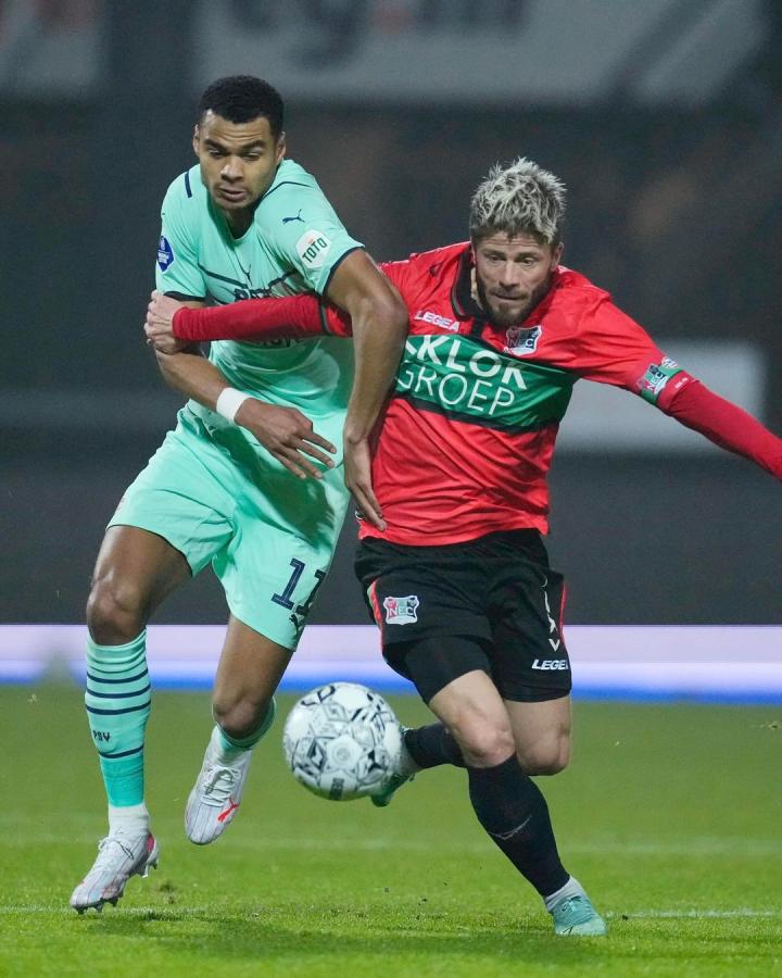 皮球飞入网 皮球飞入网